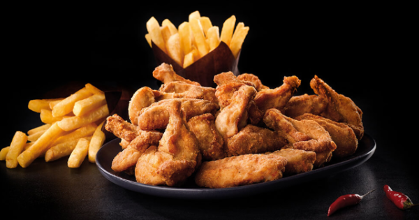 CHICKEN LICKEN HOTWINGS Party 16